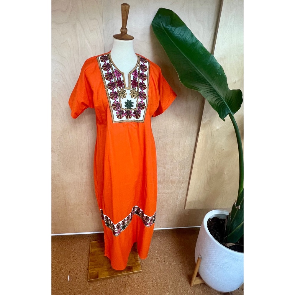 🧡NEW TO CLOSET-Embroidered Orange Caftan